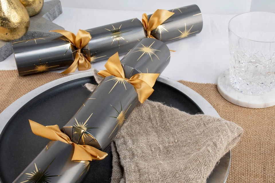 Christmas Crackers, Handmade, Ultra High Quality, Christmas Star, Box of 8 - Image 4 of 4