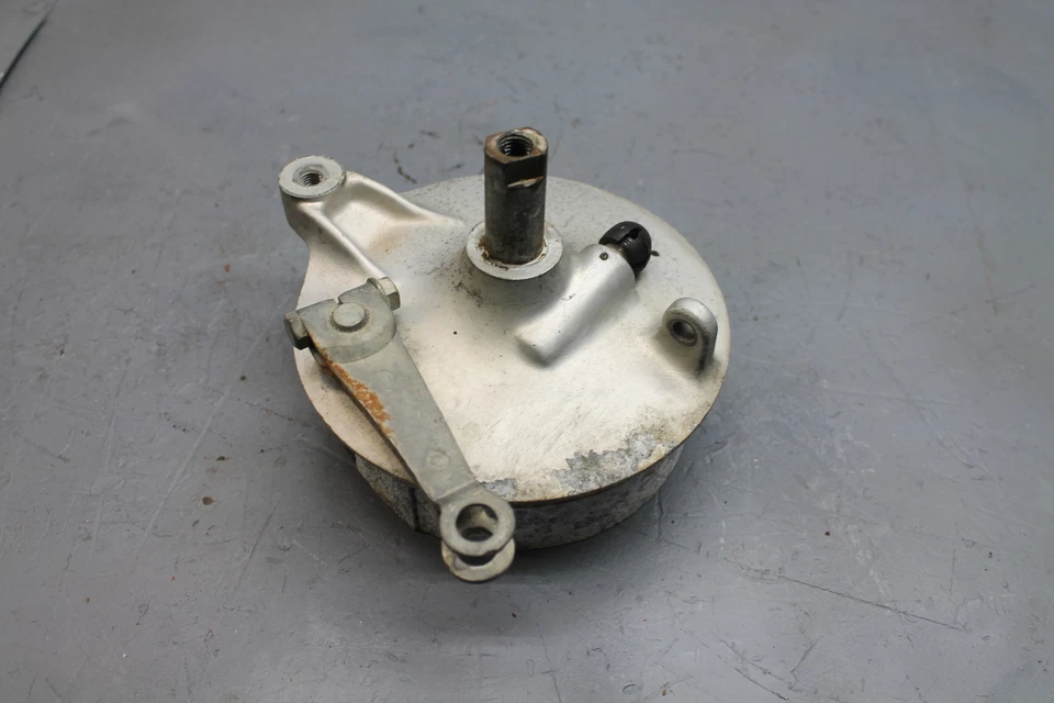 Kawasaki F7 Enduro 1971 montaje de tambor de freno delantero Foto 4 de 4