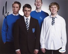 Joe Thomas “The Inbetweeners” AUTOGRAPH - ‘Simon’ - 10x8” Photo ACOA Joe Thomas “The Inbetweeners” AUTOGRAPH - ‘Simon’ - 10x8” Photo ACOA