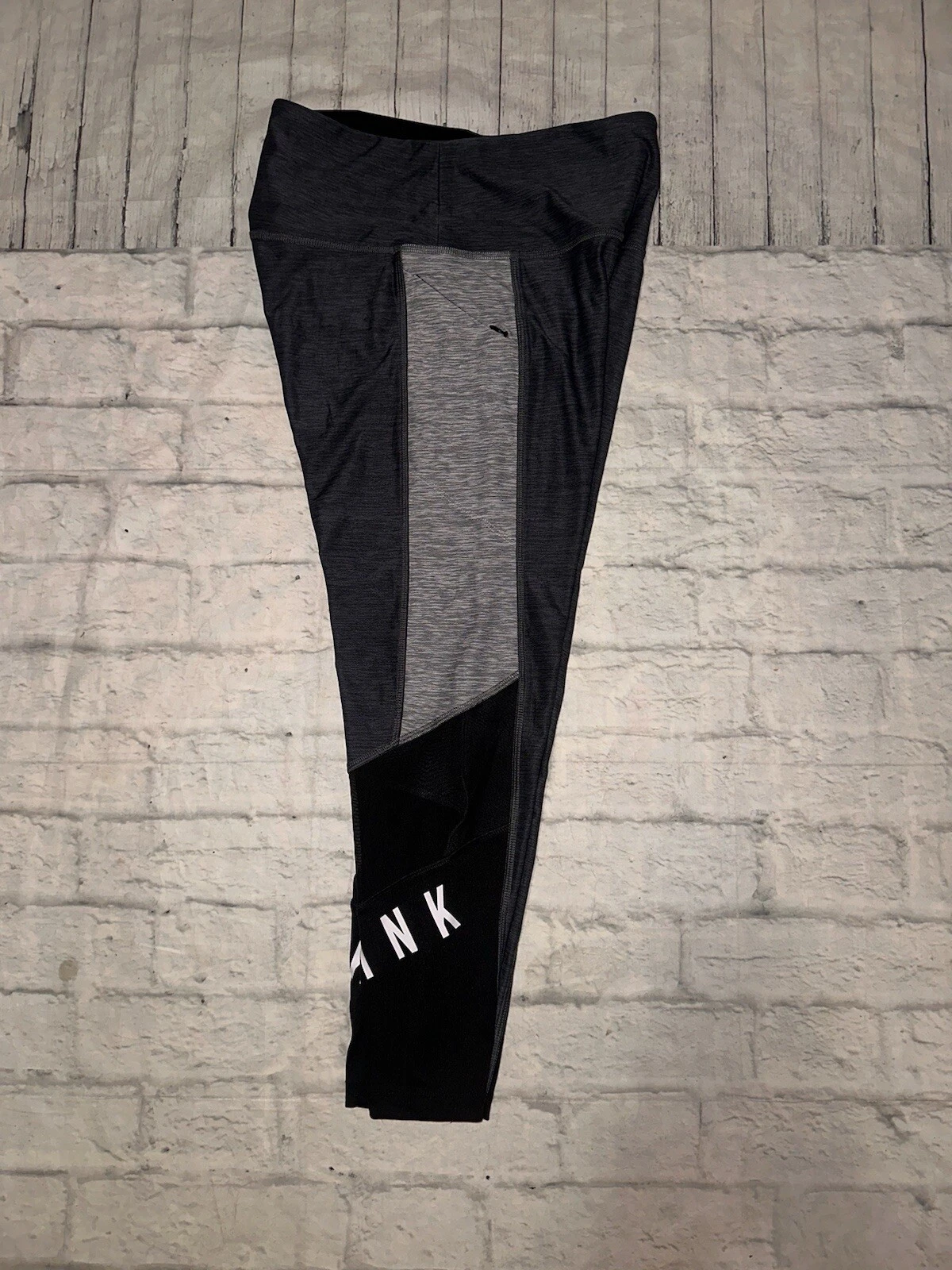 victoria-secret-vs ultimate mesh logo leggings