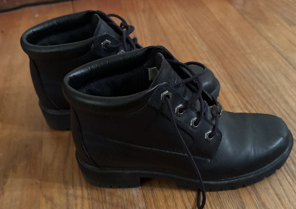 Botas para mujer Timberland Nellie impermeables chukka de cuero negro con cordones talla 5M Foto 3 de 4