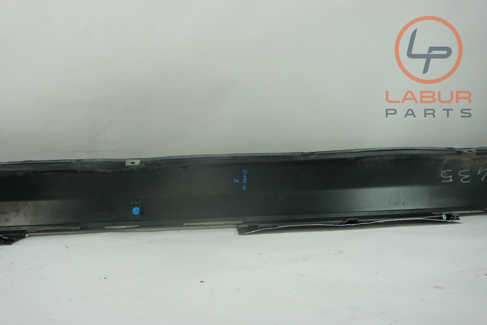 M139 03-08 Maserati Quattroporte Right Passenger Side Skirt Rocker Panel SS436