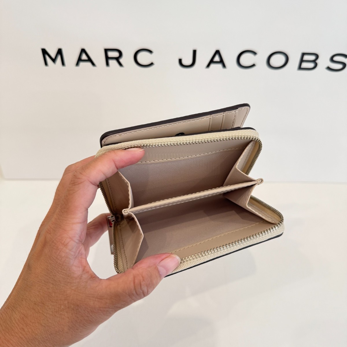 Marc Jacobs 4R5SMP088S01 The Plaza Bifold Wallet Pebbled Leather