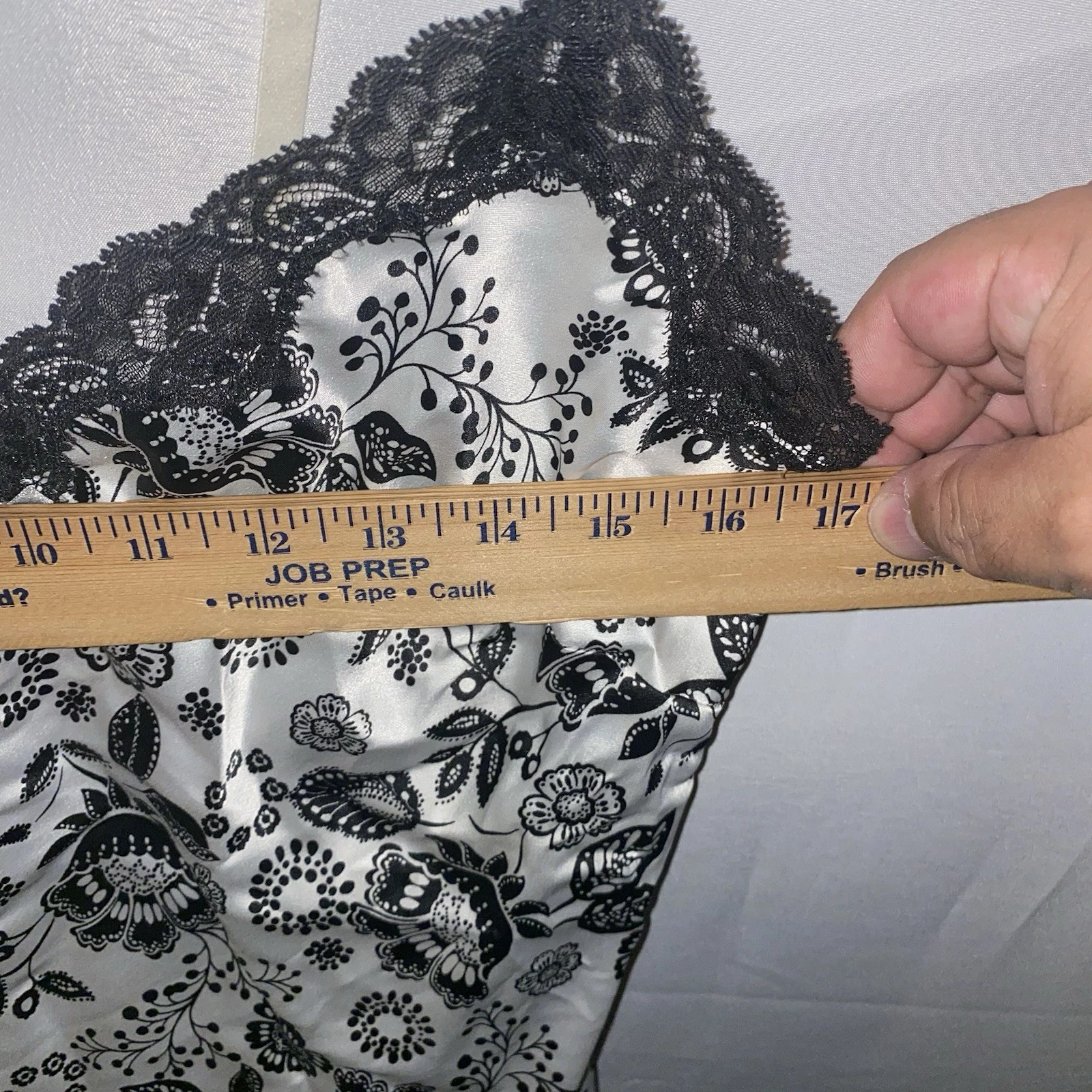 UNDERCOVER Abito Victoria's Secret bianco e nero floreale slip medio