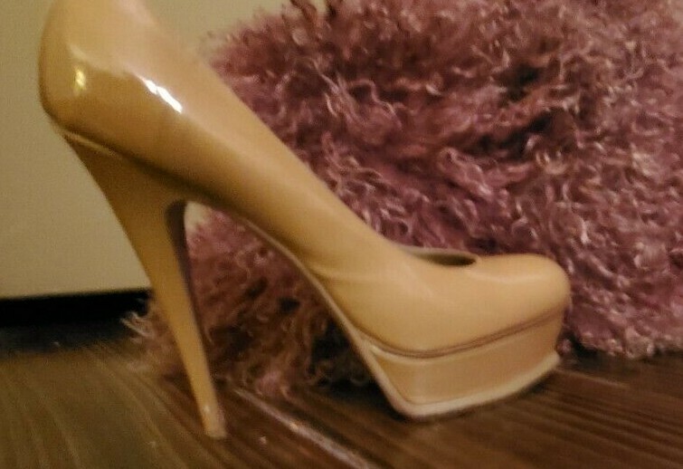 Decolte Yves Saint Laurent Tribute 105 in pelle verniciata marrone chiaro TAGLIA 38 5