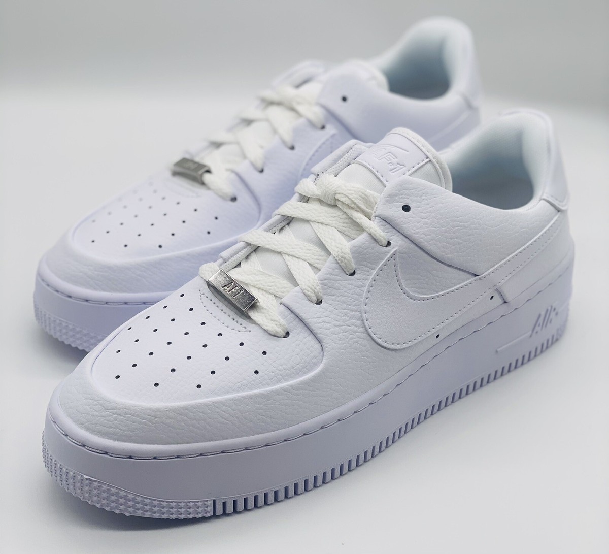 NEW Nike Air Force 1 Sage Low Triple White AR5339-100 NEW Nike Air Force 1 Sage Low Triple White AR5339-100