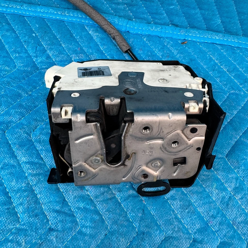 11-13 Mini Cooper R56 ACTUADOR CERRADURA PUERTA PASAJERO DELANTERO DERECHO OEM Foto 2 de 4