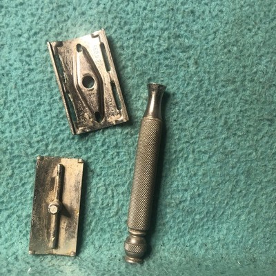 Reg US Pat.Off Gillette 3 Peice  Safety Razor USA '' lot m''
