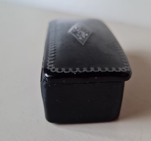Vintage Small Black Japanned Lacquered Trinket Box Mother Of Pearl Cartouche 6cm - Picture 3 of 13
