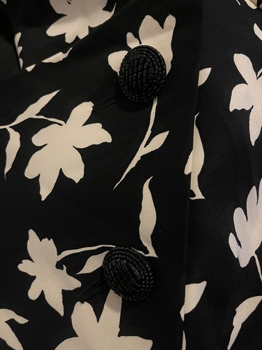 Chaqueta Blazer Floral Recortada Botones Asimétricos Galanos - Imagen 6 de 6