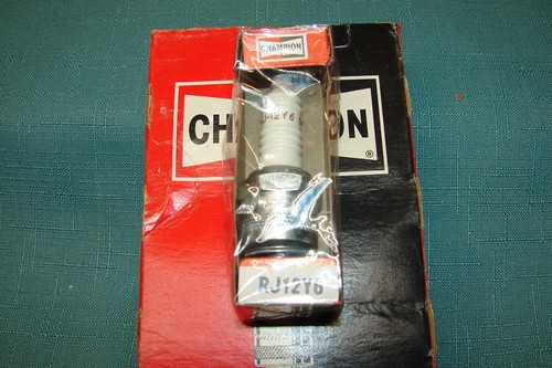 6 CHAMPION RJ12Y6 Spark Plugs RESISTOR TYPE NOS NEW IN BOX - Foto 2 di 7
