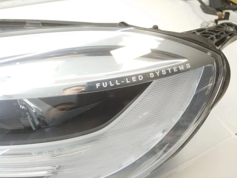 Faro izquierdo volvo v40 cross country 2014 32228479 bos94539 Foto 3 de 4