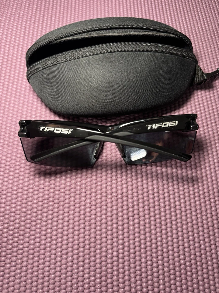 Tifosi Sunglasses polarized mirror - Image 4 of 4