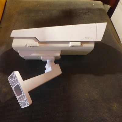 B75 AXIS COMMUNICATIONS P167-E SECURITY CAMERA 0530-501-04  FREE SHIPPING