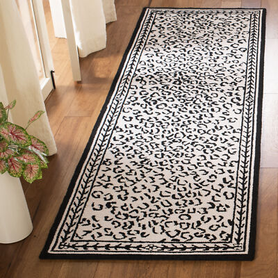 Safavieh Chelsea WHITE / BLACK 2'-6'' X 12' Runner - HK15C-212