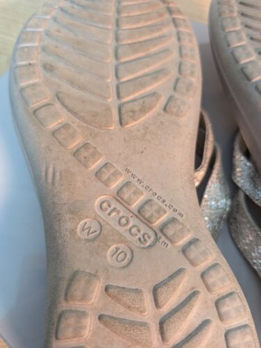 Crocs Capri Flip Flops Womens 10 Silver Metallic Snakeskin Strappy Thong Sandal - Picture 9 of 9