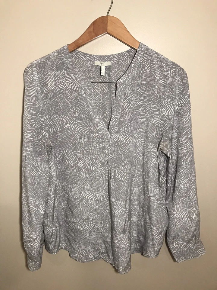 Top de seda Joie manga larga cuello en V estampado ligero gris blanco Foto 3 de 4
