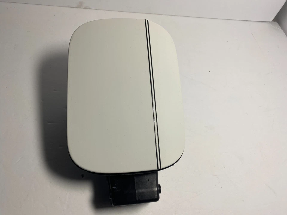 VW JETTA 2012-2016 llenador de combustible puerta del tanque de gasolina en blanco caramelo OEM Foto 2 de 4