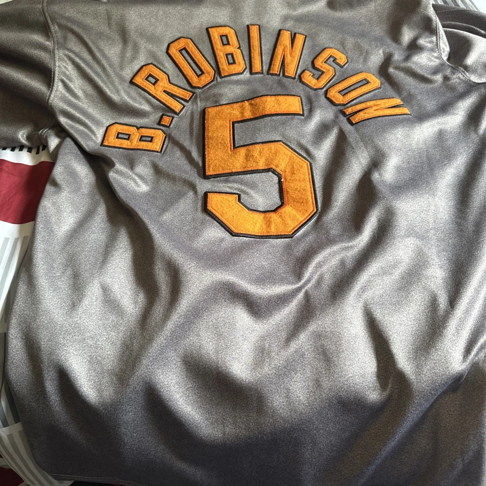 Camiseta deportiva Baltimore Orioles Brooks Robinson Mitchell & Ness gris 1966 auténtica 52 Foto 2 de 4