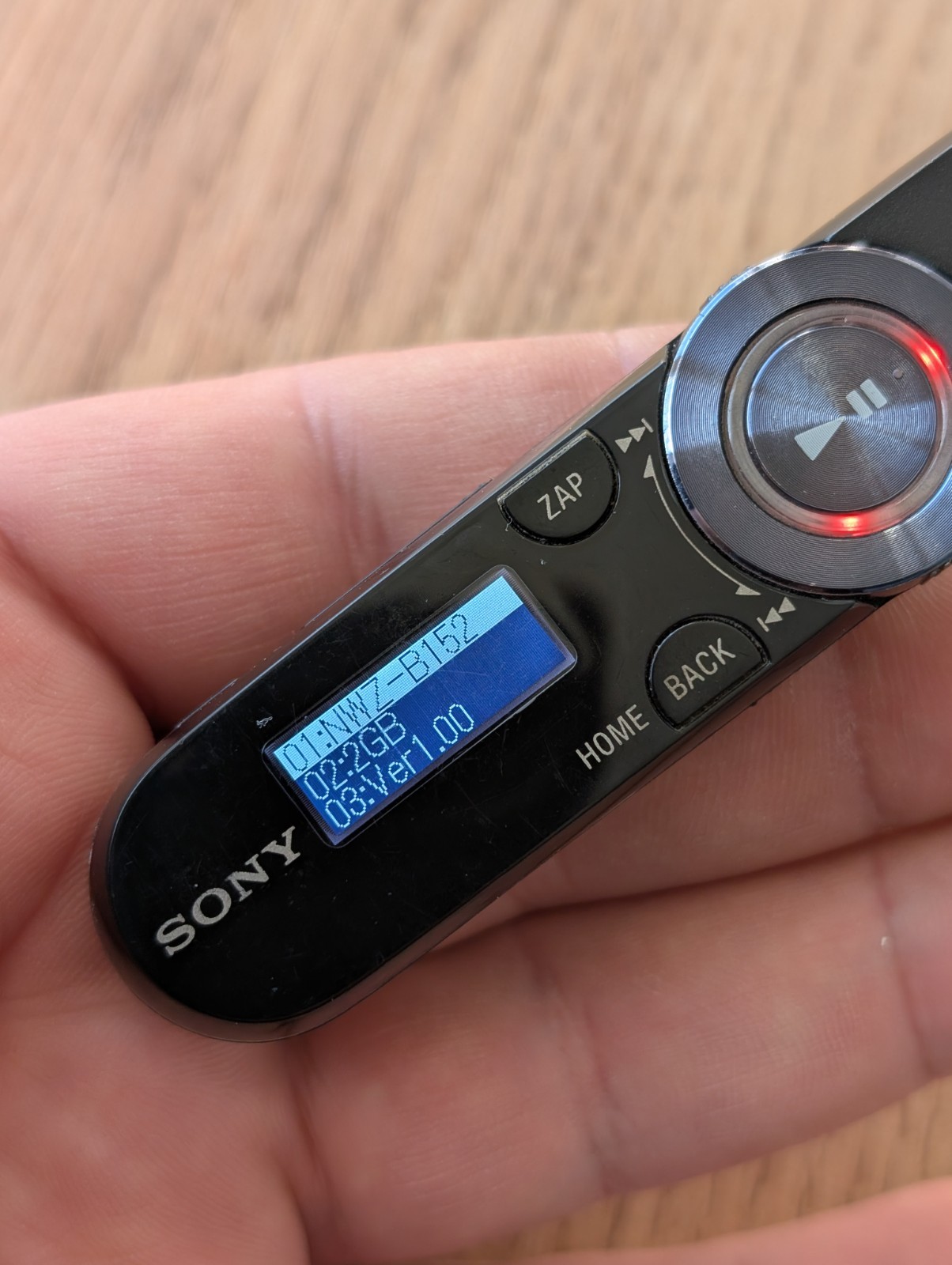 SONY NWZ-B152 WALKMAN DIGITAL MUSIC PLAYER WITH 2GB MP3 REC/PLAY