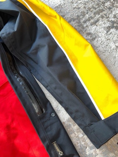 DHL x Gore Tex Sz L Jacket Waterproof Rare Adjustable Tech - Picture 8 of 17