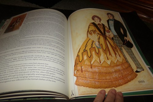 Lotto 2 Costumi Vintage da Ritagli Libri Costumi Epoca Spagna Kimono Giapponese - Foto 8 di 20