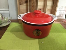 NHL Chicago Blackhawks Ceramic bean dish 10'' dutch oven lid Boelter Brand 2013