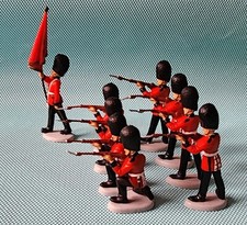 ROYAL SCOTS GUARDS FUSILIERS SHOOTING LINE variant DSG TOY SOLDIERS set BRITAINS