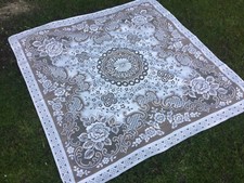 BEAUTIFUL VINTAGE TWO TONE SQUARE FLORAL LACE DETAIL TABLECLOTH OLD TABLE CLOTH