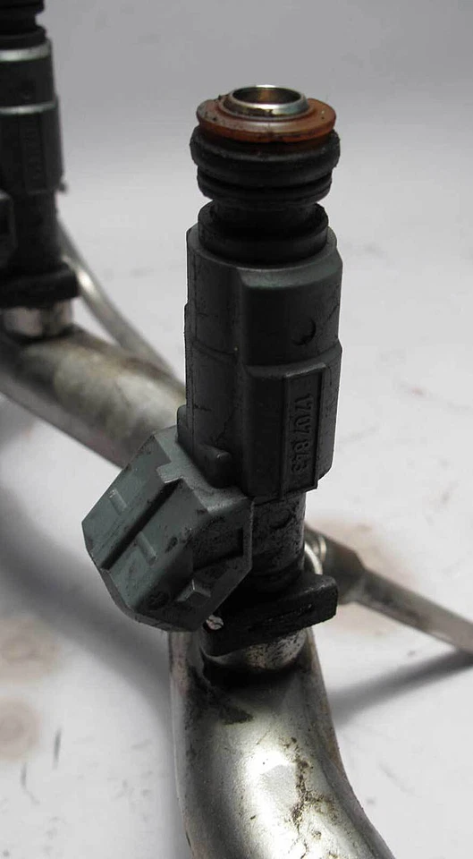 BMW E39 serie 5 540i V8 4,4 L riel de combustible e inyectores 1999-2003 usado OEM Foto 3 de 3