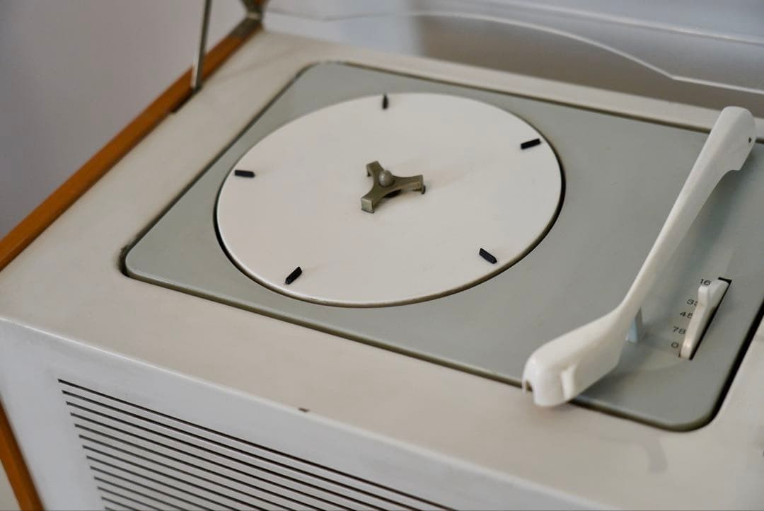 Braun SK5 Audio System Radio Turntable Acrylic Lid MoMA Collection