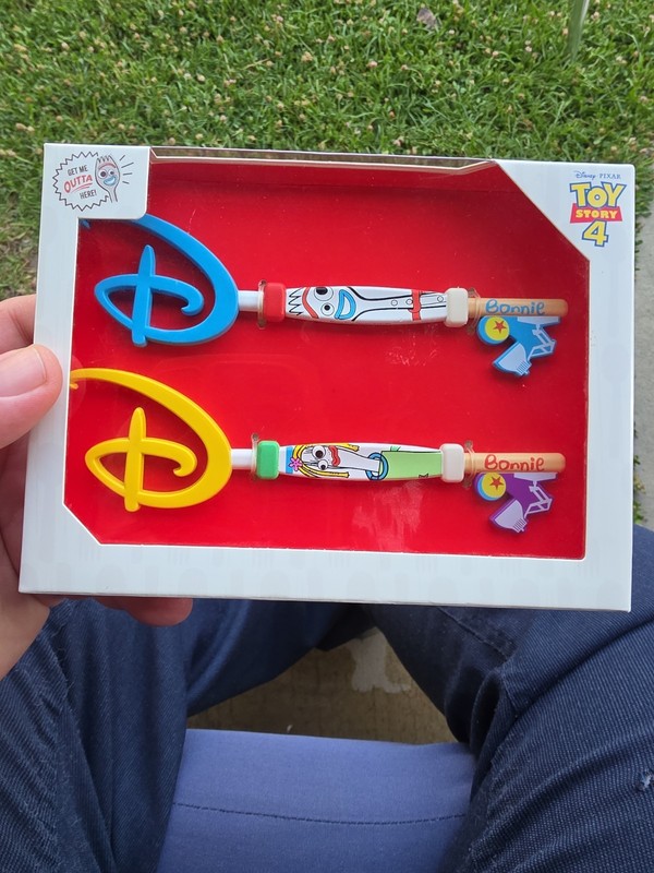 Disney Pixar Toy Story 4: Forky and Karen Beverly Collectible Key Set