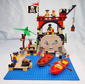 LEGO Vintage Pirates 6279 Skull Island Complete w/ Manual & Minifigures & Box