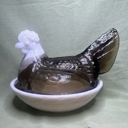 ✨Vintage Find✨ Two Tone Amber Hen on Nest Covered Dish White Milk Glass Base