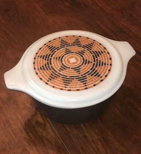 VTG Pyrex 475 Pueblo Black/Orange Casserole Dish w/ Lid - 2.5qt