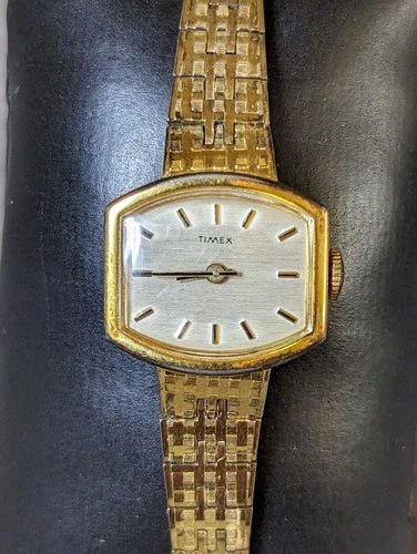 Vintage Timex Women's 20 Mm Gold Tone Mechanical Windup Watch *WORKS*
