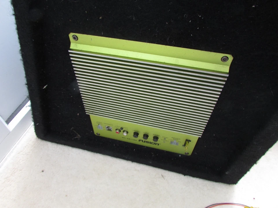 Fusion EN-AB1120 car speaker 360W in carpet box - Image 3 of 4