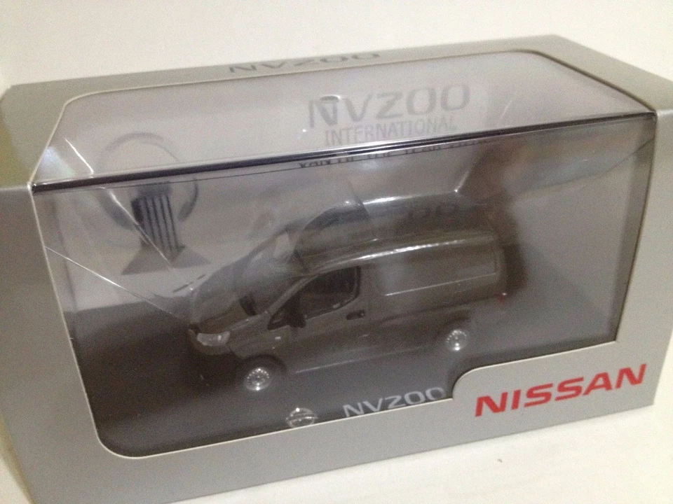 Nissan NV200 1:43 NOREV VAN Furgoneta concesionario color gris - Imagen 2 de 2