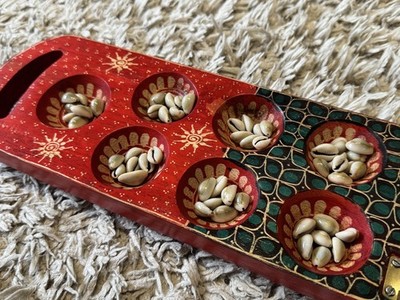 Indonesisches Mandala / Congklak (Dakon) Brettspiel - Handarbeit, Holz mit Muscheln