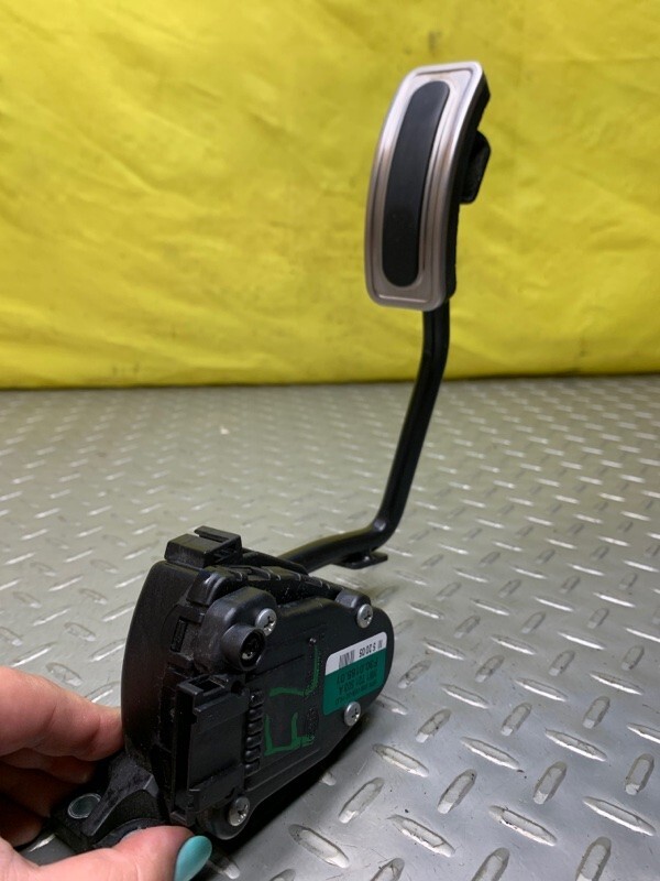 05 Bentley Continental Flying Spur Gas Acceleration Pedal OEM 3W1721503A