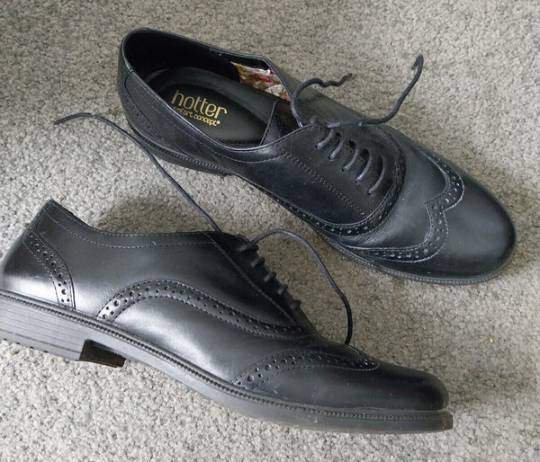 Hotter black leather lined dress shoes size 9 good quality pre-owned Brogues