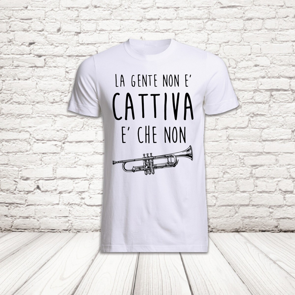 Il champagne è sempre una buona idea T-shirt divertente unisex che beve