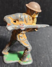 BARCLAY MANOIL M93 VINTAGE 1930s LEAD TOY SOLDIER WWI CHARGING WITH GAS MASK