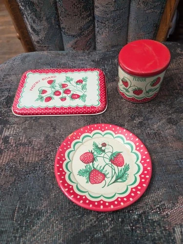 Vintage Wolverine Sunny Strawberry Childs Toy Plate Tray And Flour Tin 1950s
