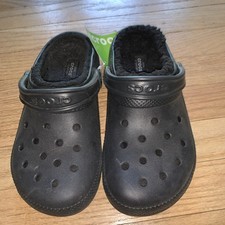 Crocs Black Lined Clog Warm and Fuzzy Slippers Mens and Womens Shoes M5W87