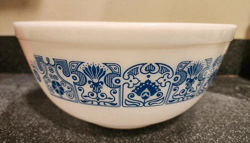 Vintage Pyrex Horizon Blue 2 1/2 Quart Mixing Bowl (#403) - Nice Condition