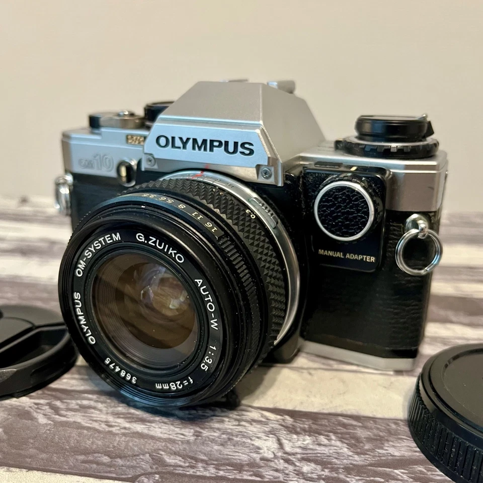 Olympus OM10 fotocamera reflex pellicola con obiettivo G.ZUIKO AUTO-W 28mm F3.5 + adattatore manuale! - Immagine 2 di 4