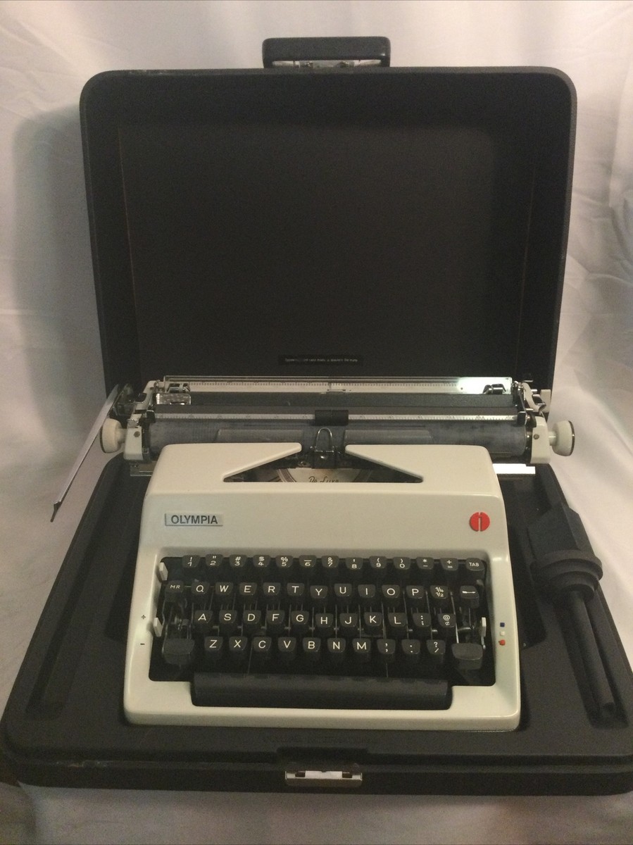 Olympia オリンピア SM9？ 手動タイプライター ケース付 動作確認済 s-l1200.jpg