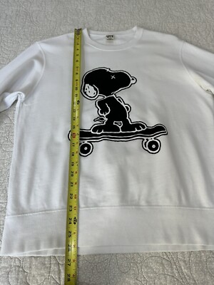 Uniqlo Kaws x Peanuts Sweatshirt White Snoopy Skateboarding