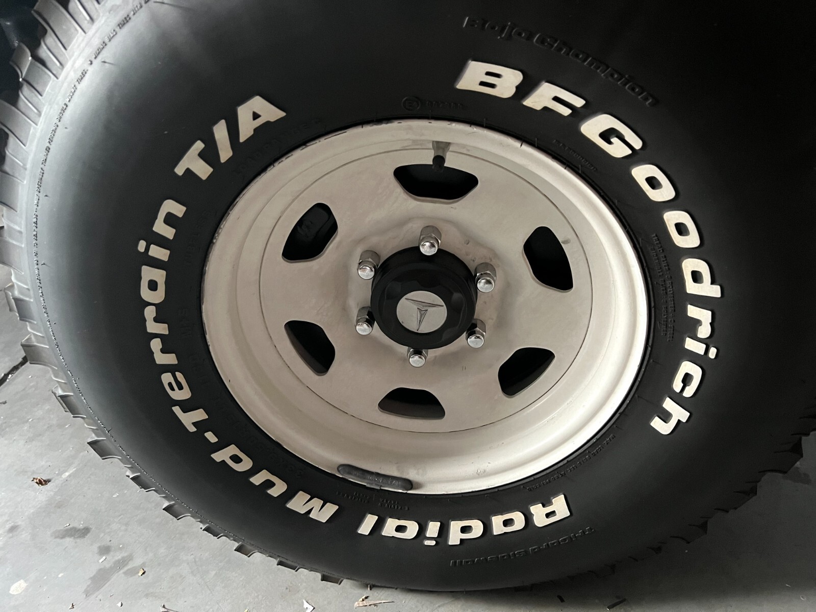 Toyota Land Cruiser Factory OEM Wheel Hub Center Cap FJ40 BJ40 BJ42